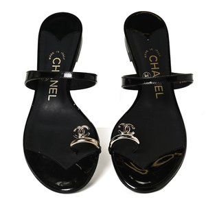 CHANEL Patent CC Toe Ring Sandals 38.5 Black 1028744